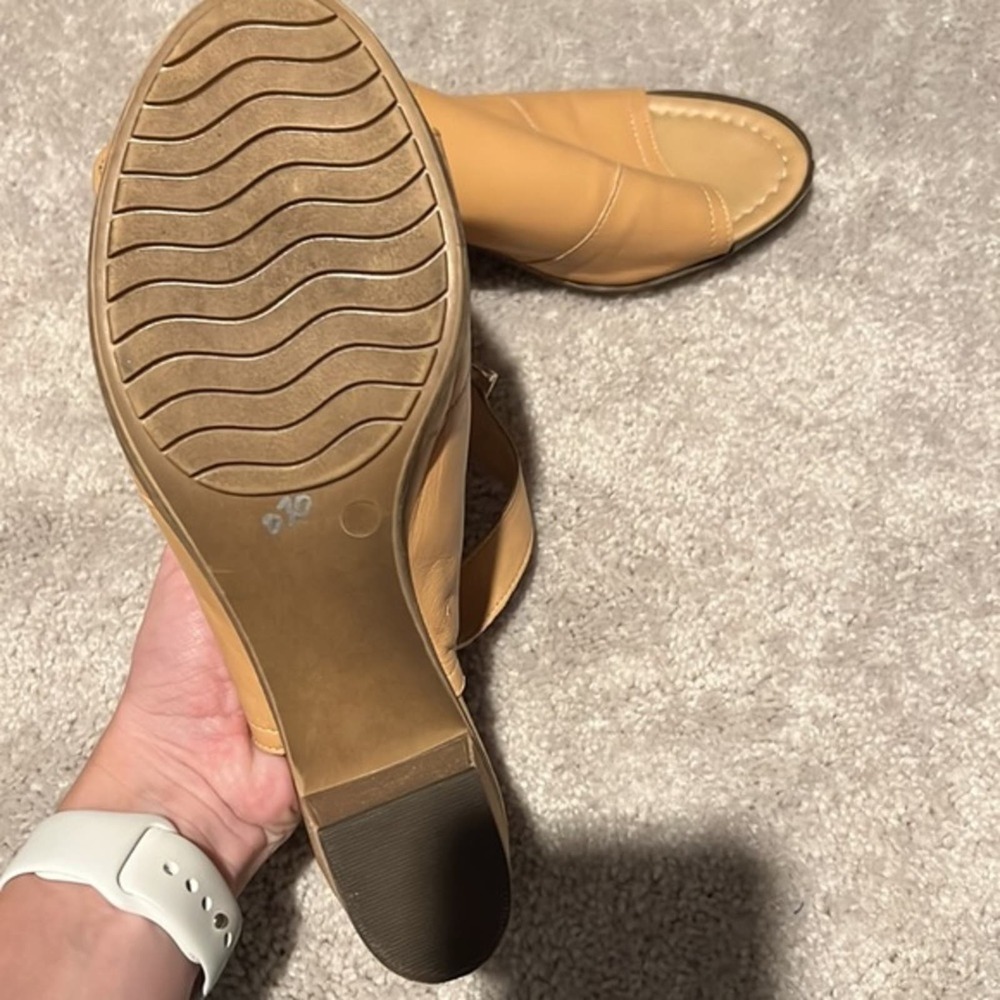 Leather heels - Picture 2 of 3
